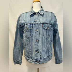 pre-owned womens Levi denim jacket- size Large